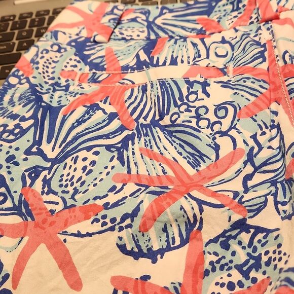 Lilly Pulitzer Chipper Short in "She Sells Sea Shells" Blue w/ Starfish Size 4 - Picture 6 of 7